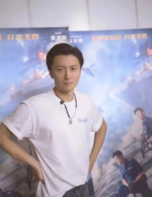 這一次,43歲素顏的謝霆鋒,給娛樂圈擦脂抹粉的男星上了一課