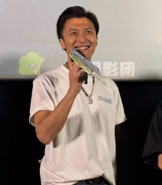 這一次,43歲素顏的謝霆鋒,給娛樂圈擦脂抹粉的男星上了一課