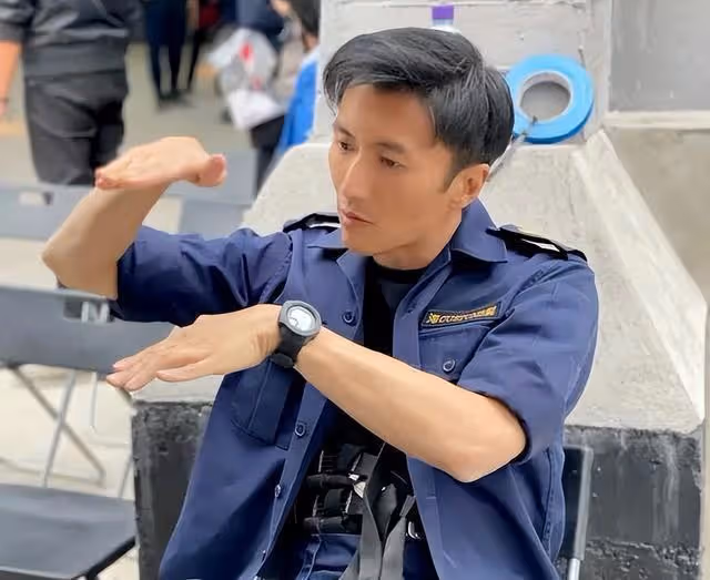 謝霆鋒44歲仍少年感十足,入行以來都不化妝,看起來像34歲
