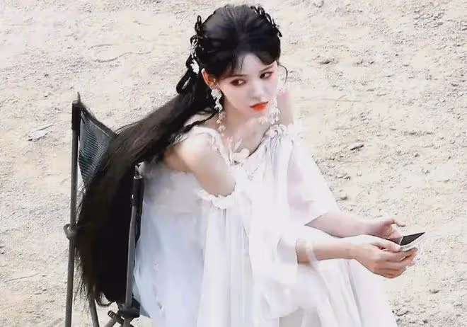 斗羅大陸2:真人版唐三一家,張予曦小舞好美,唐昊神級還原!