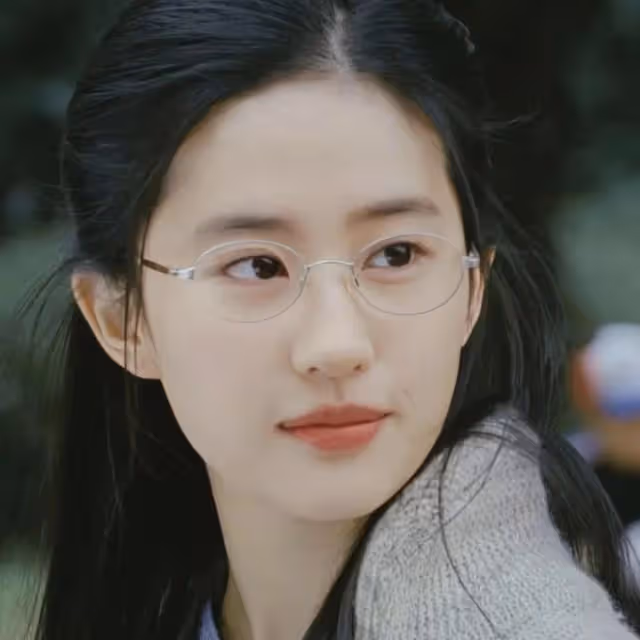 劉亦菲唐嫣空姐服舊照曝光如今一個珠圓玉潤一個玲瓏有致,誰更美