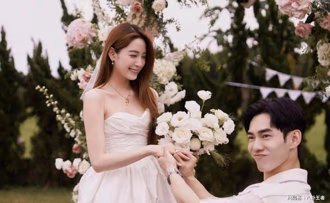 恭喜!歐陽娜娜官宣喜訊!張書豪求婚成功,交往5年獻上超大鑽戒