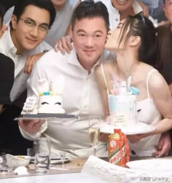 與李曉峰已分手?劉愷威為林夏薇慶生親密依偎,女方老公面露不悅