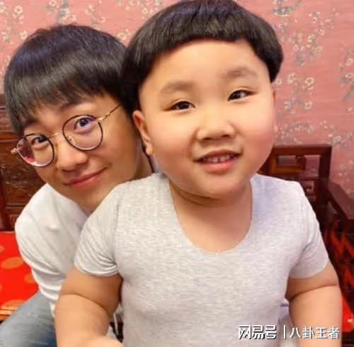 蔣依依已哭暈!郭麒麟開400萬豪車約會,與美女熱聊還上演摸臉殺