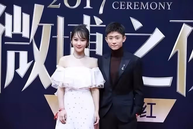 31歲的嘎子和28歲的英子重逢,一個健碩有型,一個不敢認!