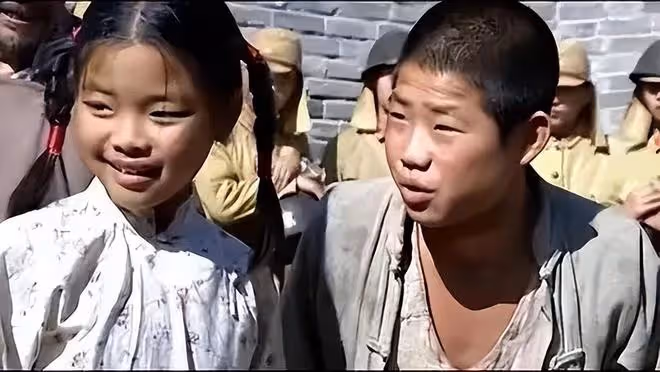 31歲的嘎子和28歲的英子重逢,一個健碩有型,一個不敢認!