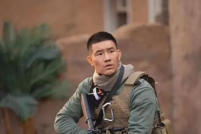 31歲的嘎子和28歲的英子重逢,一個健碩有型,一個不敢認!