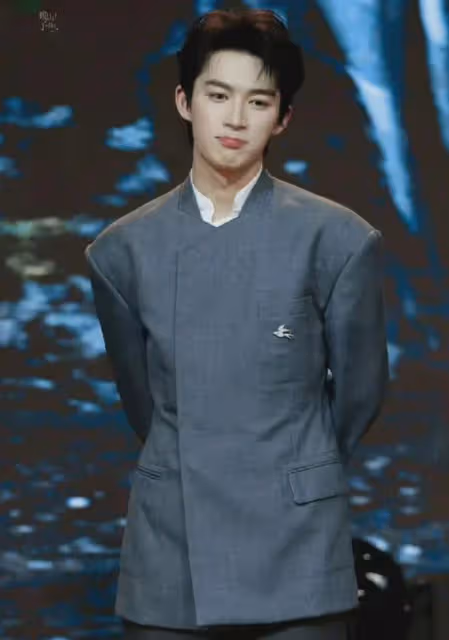 小孩哥王星越,22歲因「奪人妻」爆紅,網友:他還只是個孩子啊!