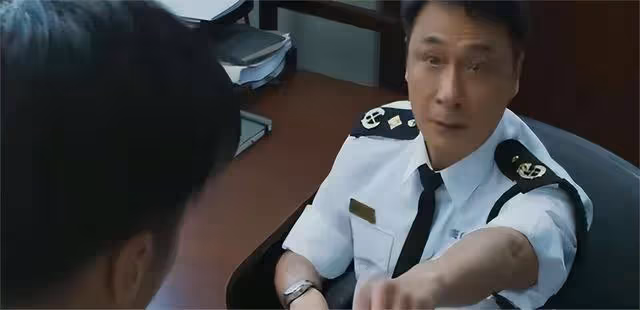 港片活了?謝霆鋒加歌神,《海關戰線》夏日爆紅!