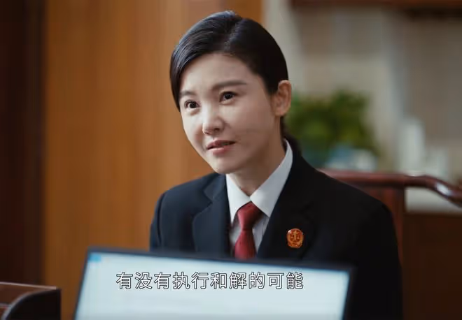 執行法官:嚴迪寧毀掉右手,也不願給前夫500萬,楚雲又做錯?
