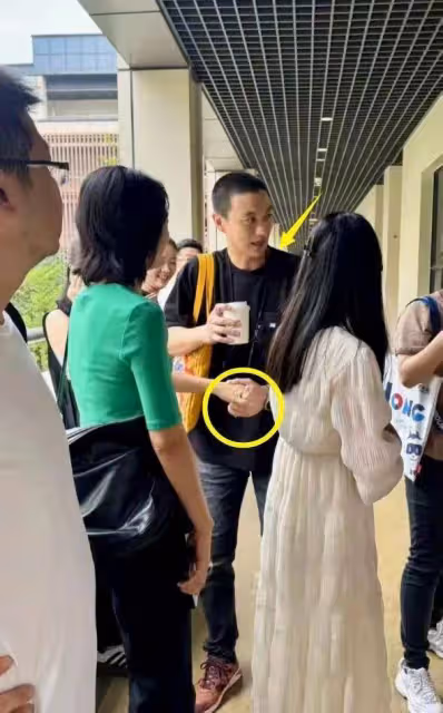 朱丹周一圍帶女兒面試小學!面試內容曝光,卻被網友質疑學校差!