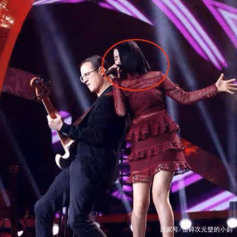 因太窮被迫去酒吧賣唱，後憑一首歌賺1000萬，今身家過億從不炒作