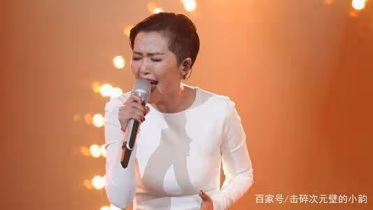 因太窮被迫去酒吧賣唱,後憑一首歌賺1000萬,今身家過億從不炒作