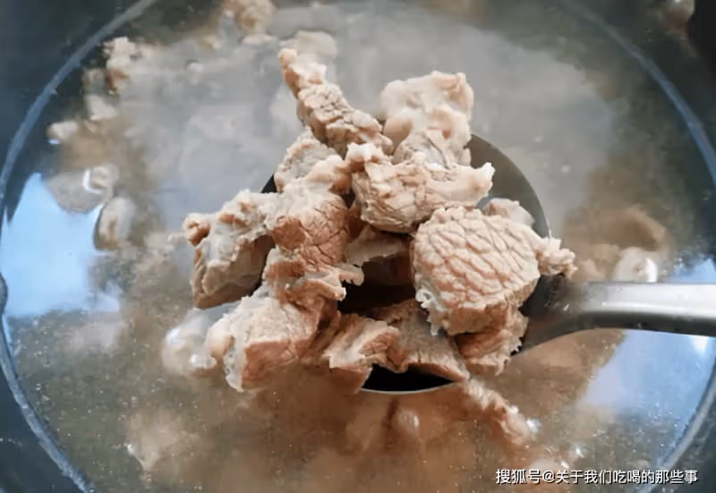 燉牛肉怎麼做更好吃?做好4個關鍵步驟,牛肉軟爛香濃,不腥不柴