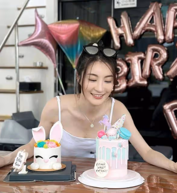 TVB視後林夏薇舉辦遊艇派對慶生！穿泳衣秀好身材，圈中好友撐場