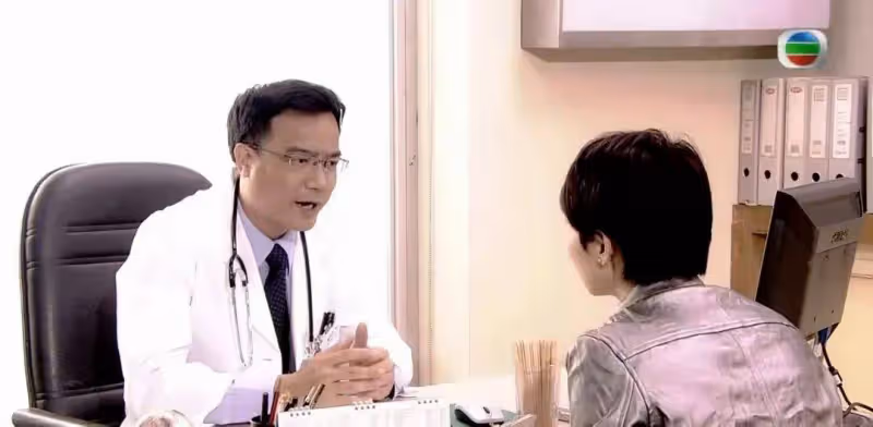 恭喜，TVB老戲骨獲雙學士學位，眾星到賀，更成為大學榮譽院士