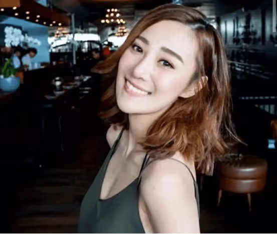 TVB前港姐海上慶生，盡顯好身材，出軌人夫後，宣布離巢發展