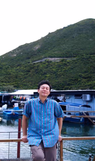 太牛了！張頌文罕發自拍，一件95年襯衣引熱議，陳法蓉忍不住點贊