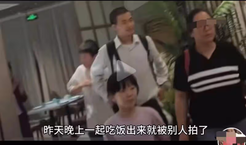 韋神帶堂姐一家爬長城，體能驚人！堂姐：工資自己保管 ，沒女朋友