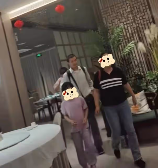 韋神帶堂姐一家爬長城，體能驚人！堂姐：工資自己保管 ，沒女朋友