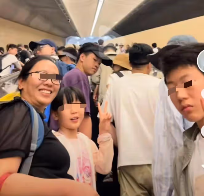 韋神帶堂姐一家爬長城，體能驚人！堂姐：工資自己保管 ，沒女朋友