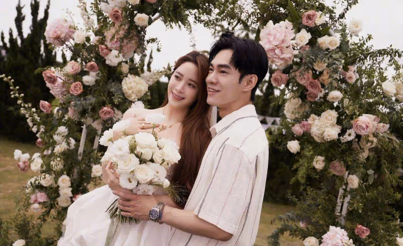 歐陽妮妮被求婚，妹妹歐陽娜娜因為愛吃泄露驚喜，場面搞笑又浪漫