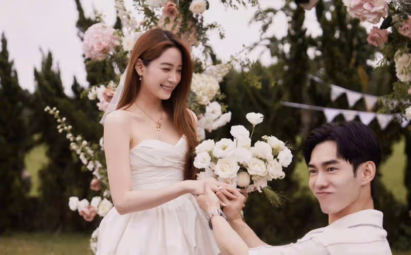 歐陽妮妮被求婚，妹妹歐陽娜娜因為愛吃泄露驚喜，場面搞笑又浪漫