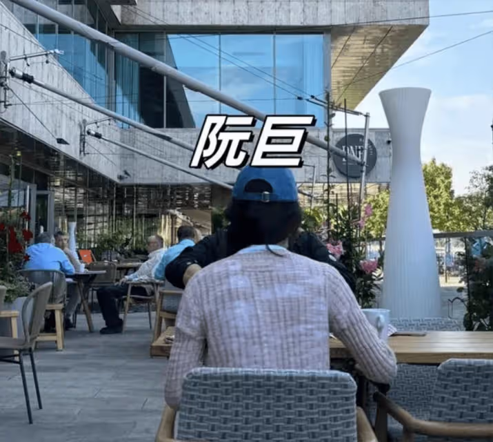 陳思誠帶小女友國外遊玩,24歲阮巨變化大,虎背熊腰惹人猜疑!