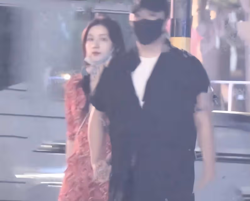 陳思誠帶小女友國外遊玩,24歲阮巨變化大,虎背熊腰惹人猜疑!