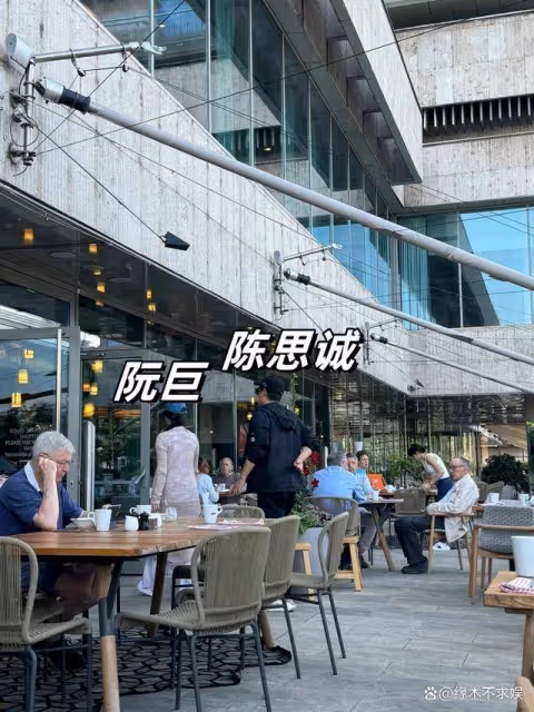 陳思誠和女友匈牙利旅遊,24歲阮巨漂亮身材好,曬旅遊照好愜意!