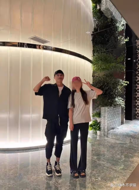 陳思誠和女友匈牙利旅遊,24歲阮巨漂亮身材好,曬旅遊照好愜意!