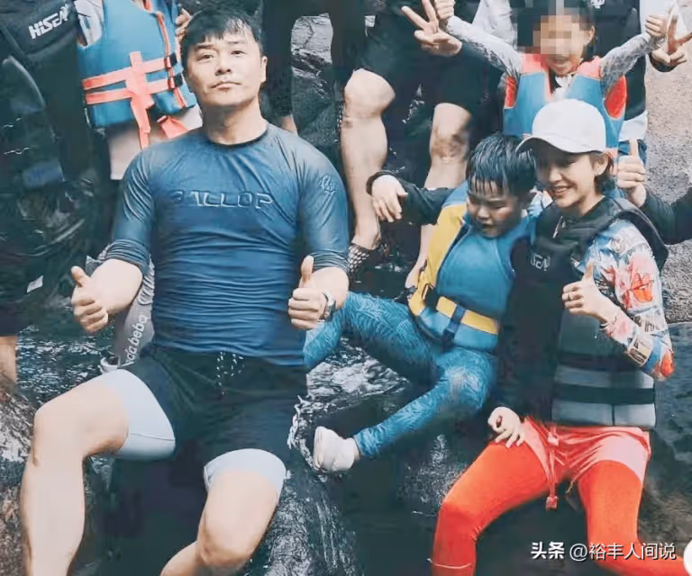 陳思誠攜女友匈牙利遊玩!相差21歲似老夫老妻,背影超像佟麗婭