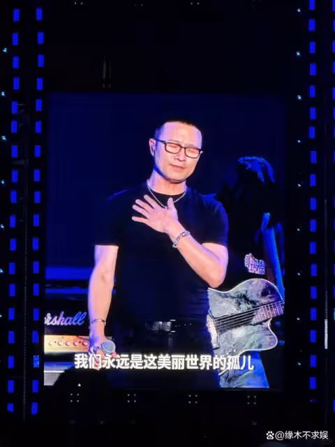 汪峰女友被偶遇,兩男助理提包排場大,真人長相身材讓人驚嘆!