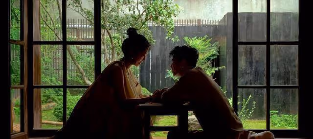 蕭敬騰為老婆慶祝51歲生日,各大商場投屏高調示愛,林有慧嫁對了