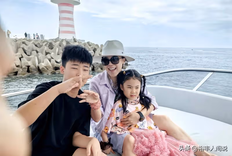 太壕了！王楠老公開70萬摩托車，不戴頭盔遭抨擊，曝原因讓人嘆服