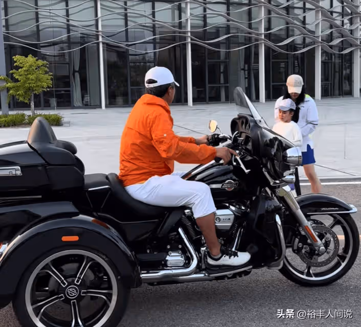 太壕了！王楠老公開70萬摩托車，不戴頭盔遭抨擊，曝原因讓人嘆服
