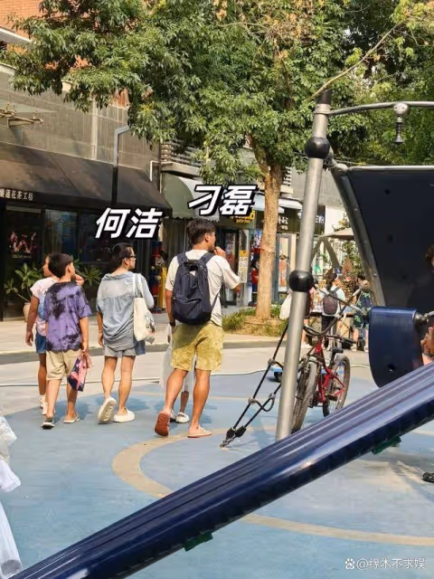 何潔懶理前夫再婚風波,和刁磊帶3個孩子出遊,打扮樸實像剛進城