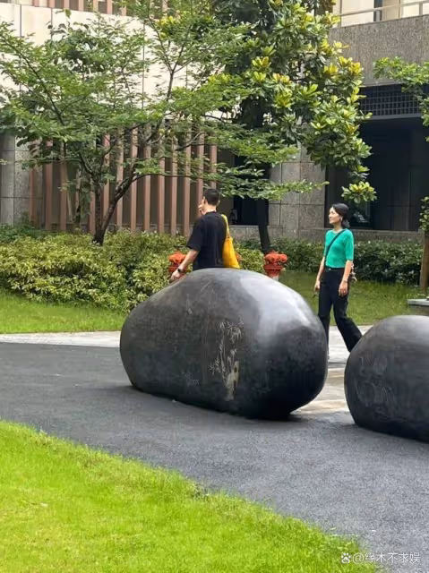 朱丹周一圍帶6歲女兒面試小學!面試內容曝光,被質疑不會選學校