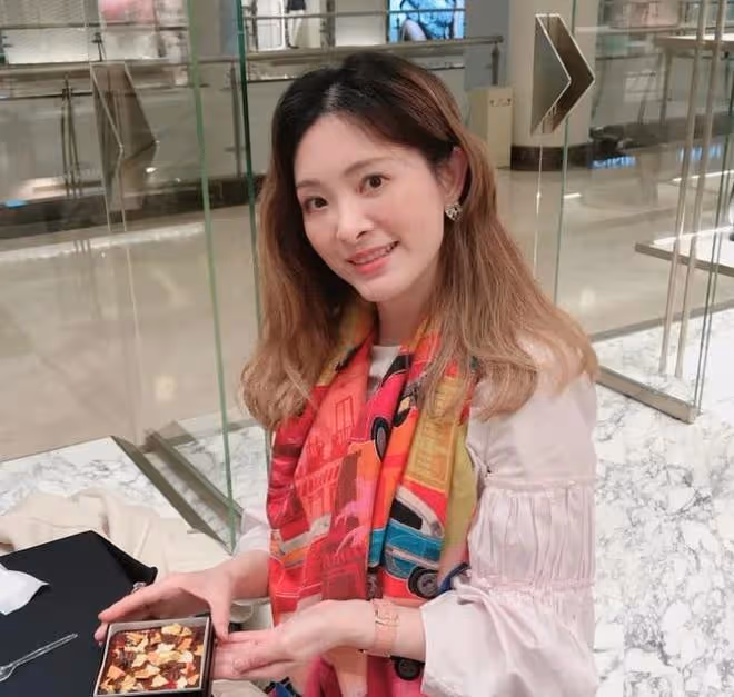 劉真的女兒8歲了,跟舅舅和外婆一起生活,辛龍陪她學習和成長