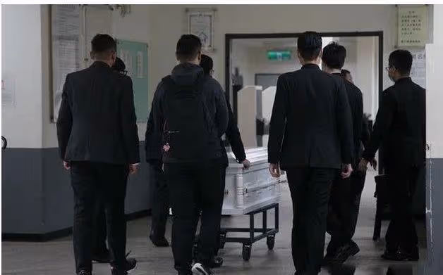 劉真的女兒8歲了,跟舅舅和外婆一起生活,辛龍陪她學習和成長