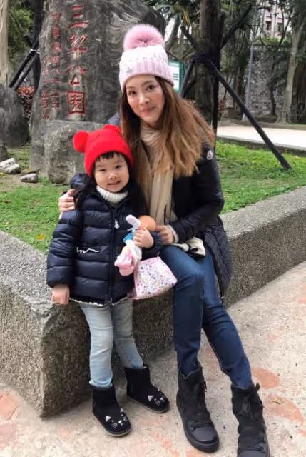 劉真的女兒8歲了,跟舅舅和外婆一起生活,辛龍陪她學習和成長