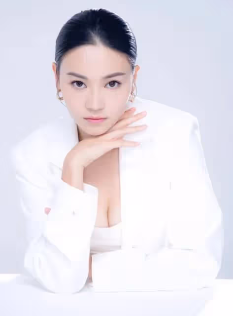 29歲小花憑Viu台走紅加入TVB被指反骨,今看加入TVB是正確選擇