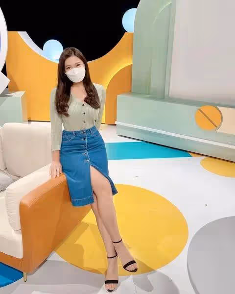 前TVB女主播繼續做幕前工作,每次造型不重樣獲贊用心,去年曾公開認愛