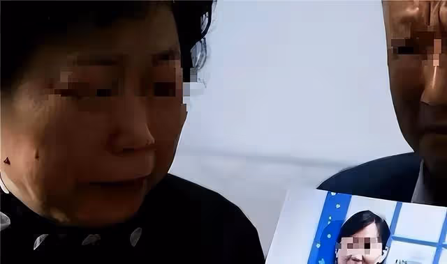 紀實35歲女子地鐵出口暈倒，路過18人無一人敢扶致死，法官賠31萬