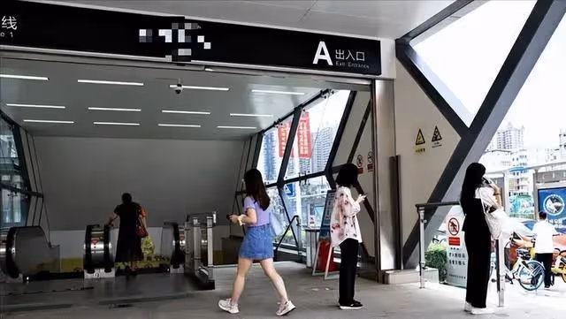 紀實35歲女子地鐵出口暈倒，路過18人無一人敢扶致死，法官賠31萬