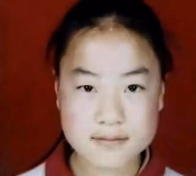 04年13歲女孩被人活生生配冥婚,被發現時身穿紅衣,已與死者合葬
