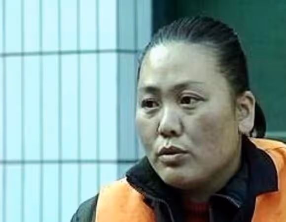 04年13歲女孩被人活生生配冥婚,被發現時身穿紅衣,已與死者合葬
