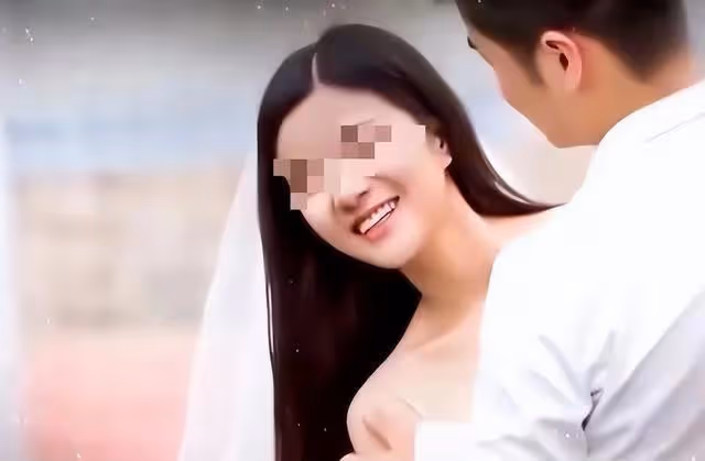 女子和情夫車裡尋歡,丈夫發現後要錄像,妻子:車門打開讓你錄