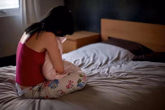 女子和情夫車裡尋歡,丈夫發現後要錄像,妻子:車門打開讓你錄