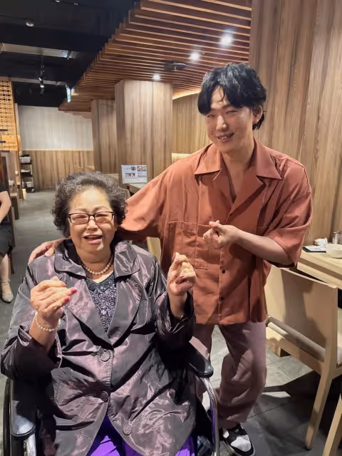 壹蘋10點強打｜蕭煌奇聽音玩當沖賺比賠多！圓夢開小黃　地獄哏認裝瞎40多年